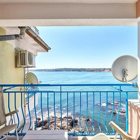 1bd Flat With A Stunning Sea View In