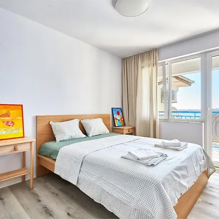 1bd Flat With A Stunning Sea View In Апартамент *